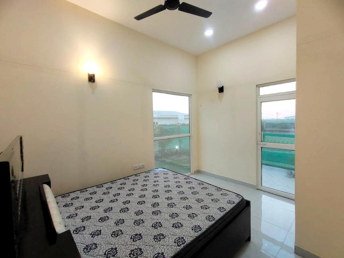 Shaw Estate-Farm House For A Small Parties-Jp Farm Greater Noida Bagian luar foto